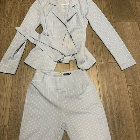 Fashionova size small suit - Picture 6 of 6